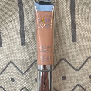 Becca Skin Love Weightless Blur Foundation